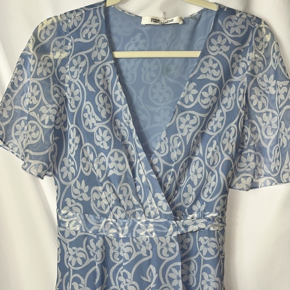 Diane Von Furstenberg flutter sleeve midi length wrap dress floral vine Sz 2 - Picture 3 of 15